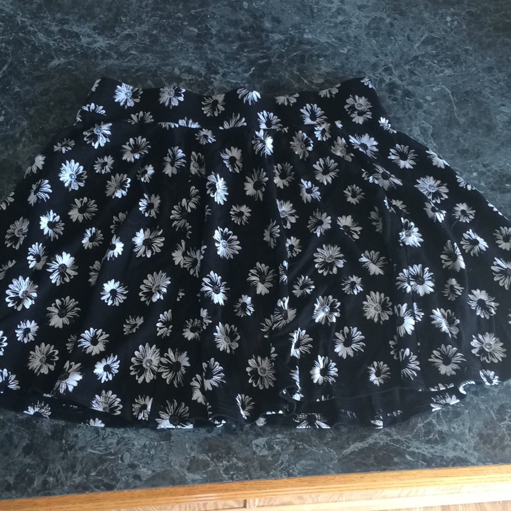 Daisy skater skirt